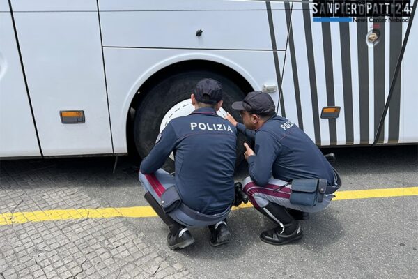 BARCELLONA P. G. – Gite scolastiche in sicurezza, controllati 14 autobus tra Barcellona P.G. e Patti. Un veicolo è stato sospeso dalla circolazione per gravi anomalie.