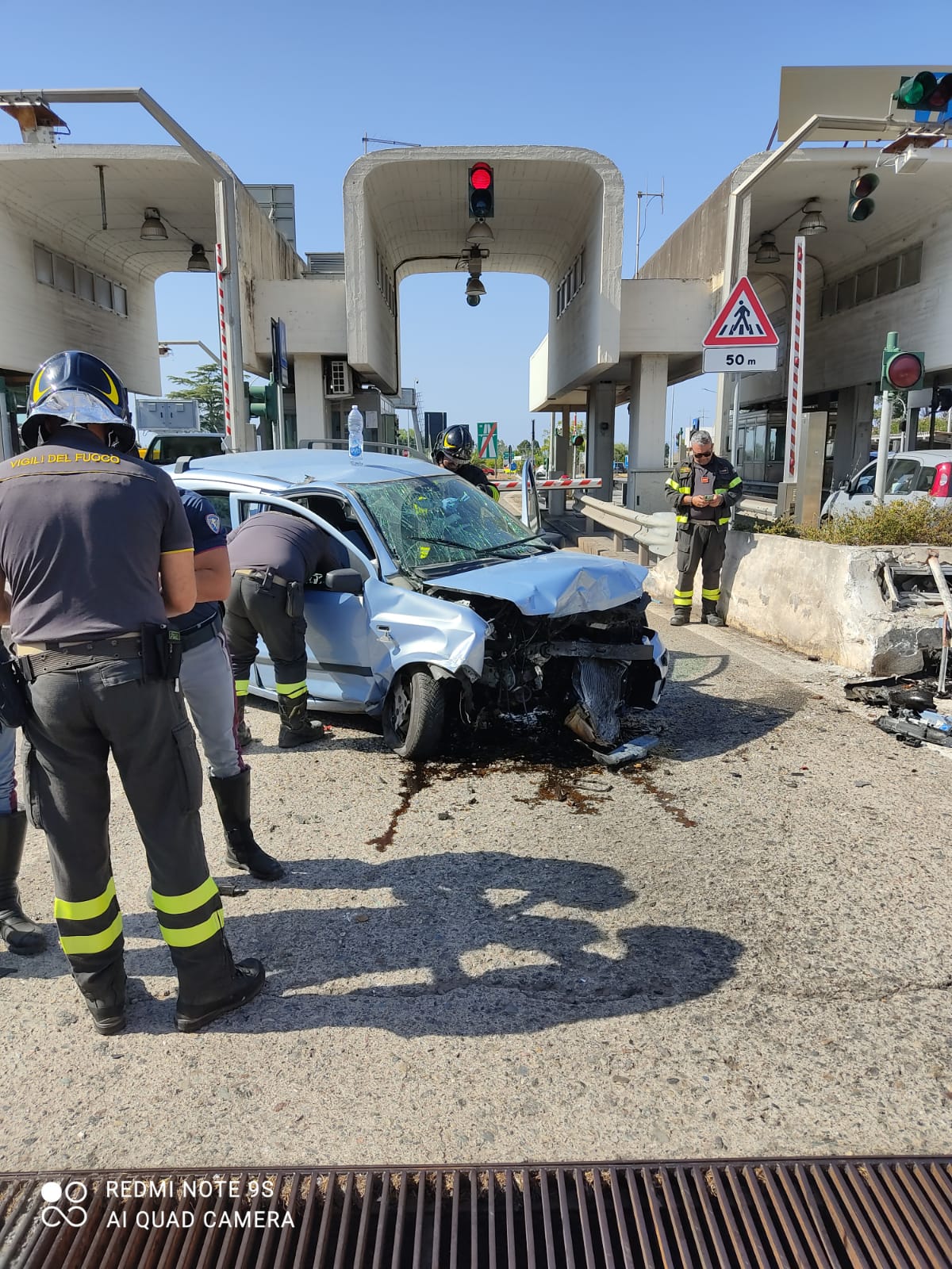 PATTI  – Perde il controllo della sua auto all’entrata dei caselli. Ragazzo trasportato in ospedale.